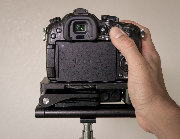 Compact Rig extends grip