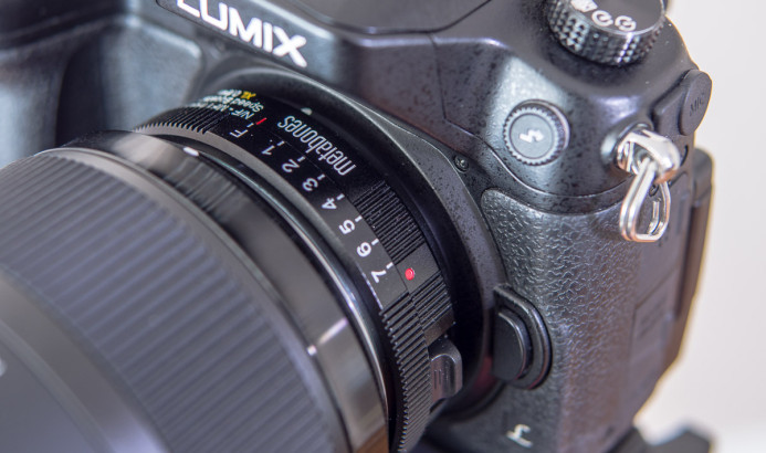 About 1mm of play between the Speed Booster XL and the GH4's len