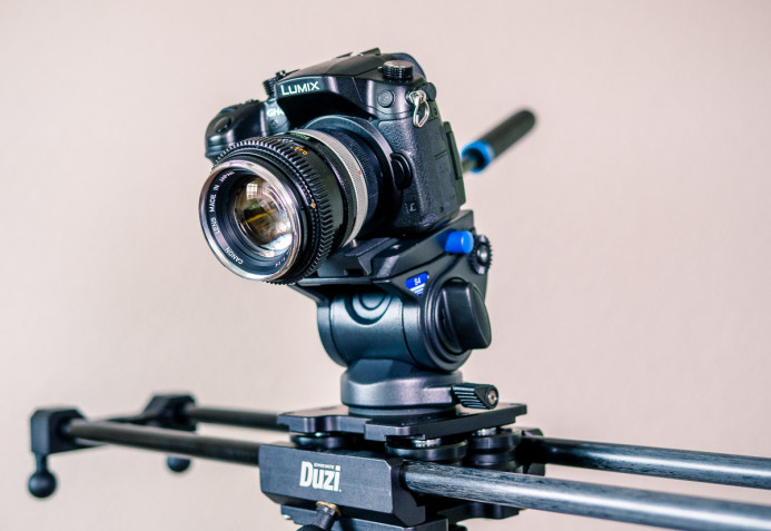 Tripod head mounted on slider carriage