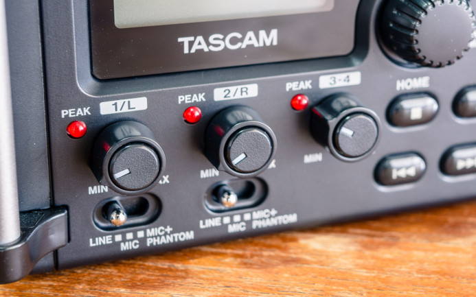 Tascam DR-60D level adjustment knobs