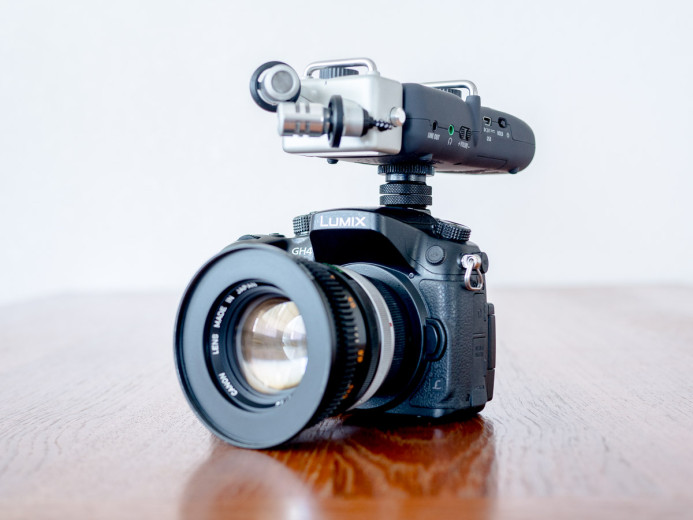 Zoom H5 on camera's hot shoe